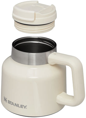 Double vacuum insulation preserves hot or cold beverages for hours.