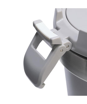 Stanley Crock lid with airtight latch helps transport hot or cold dishes securely.