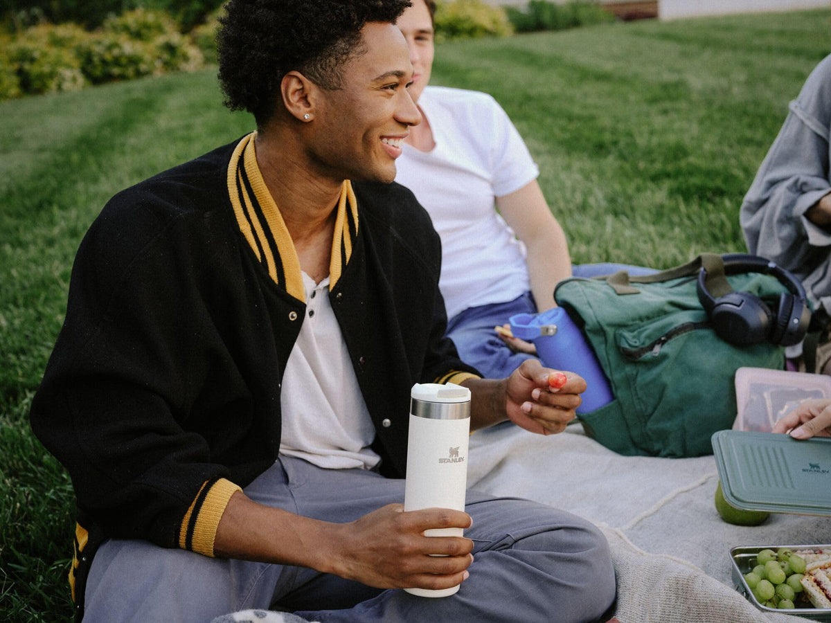 Stanley AeroLight Transit Bottle close-up shows the leakproof drink-through lid for spill-free carry.