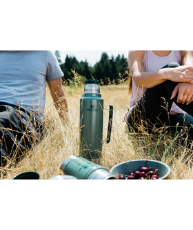 Insulated stainless steel keeps drinks hot or cold for up to 24 hours.
