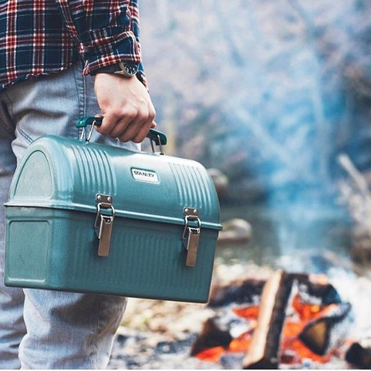 STANLEY Classic Lunch Box side view shows rugged steel profile in hammertone green.
