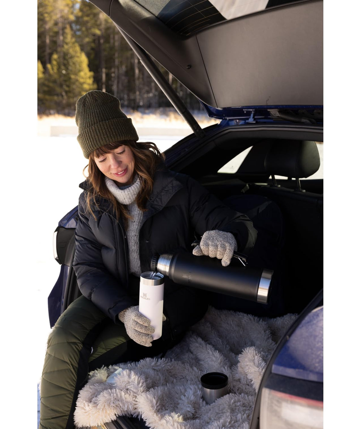 Stanley Classic vacuum bottle with collapsible handle for easy packing on trips.