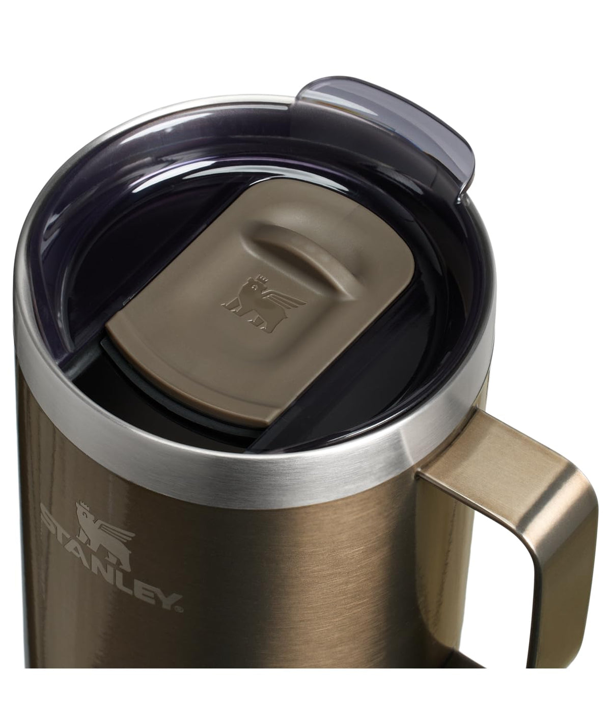 STANLEY Everyday Camp Mug 24oz lid closeup, drink-through lid enables easy sipping
