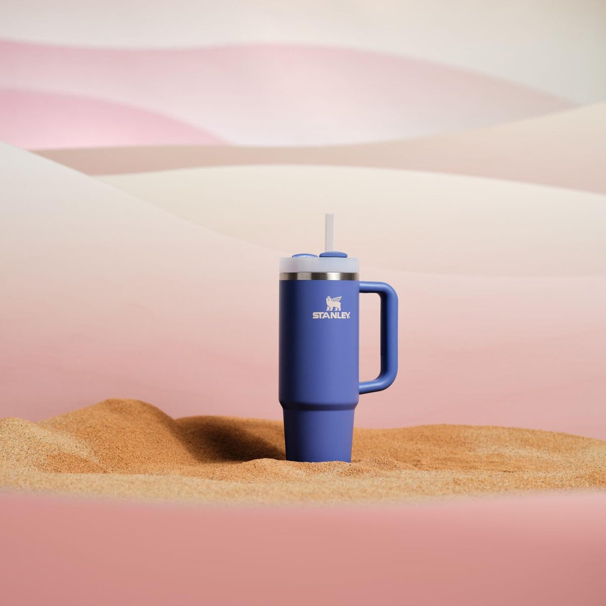 FlowState 3-position lid with rotating cover for versatile sipping.