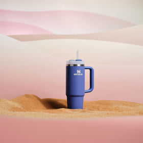 FlowState 3-position lid with rotating cover for versatile sipping.