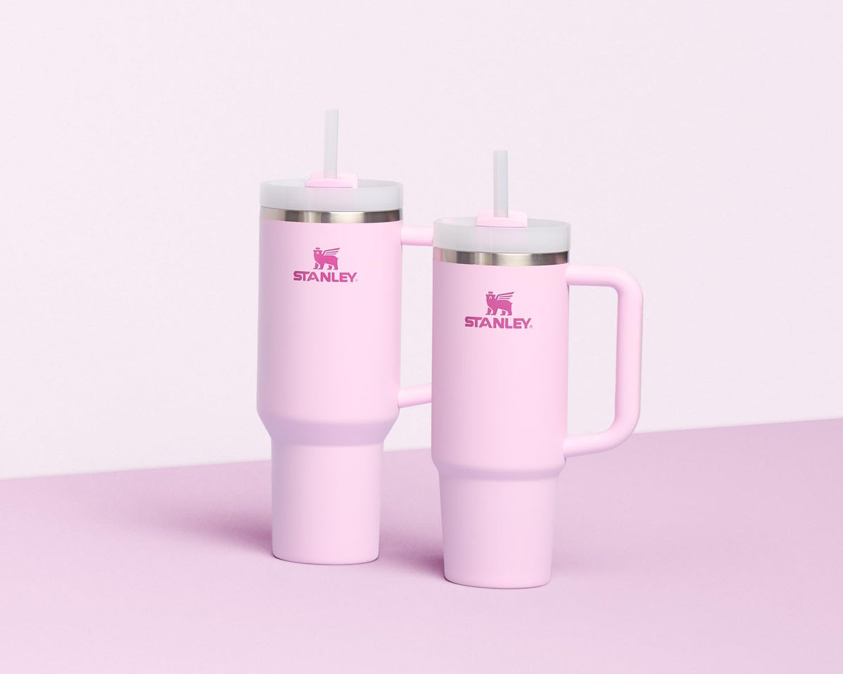 Dishwasher-safe tumbler and lid for straightforward cleanup after activities.