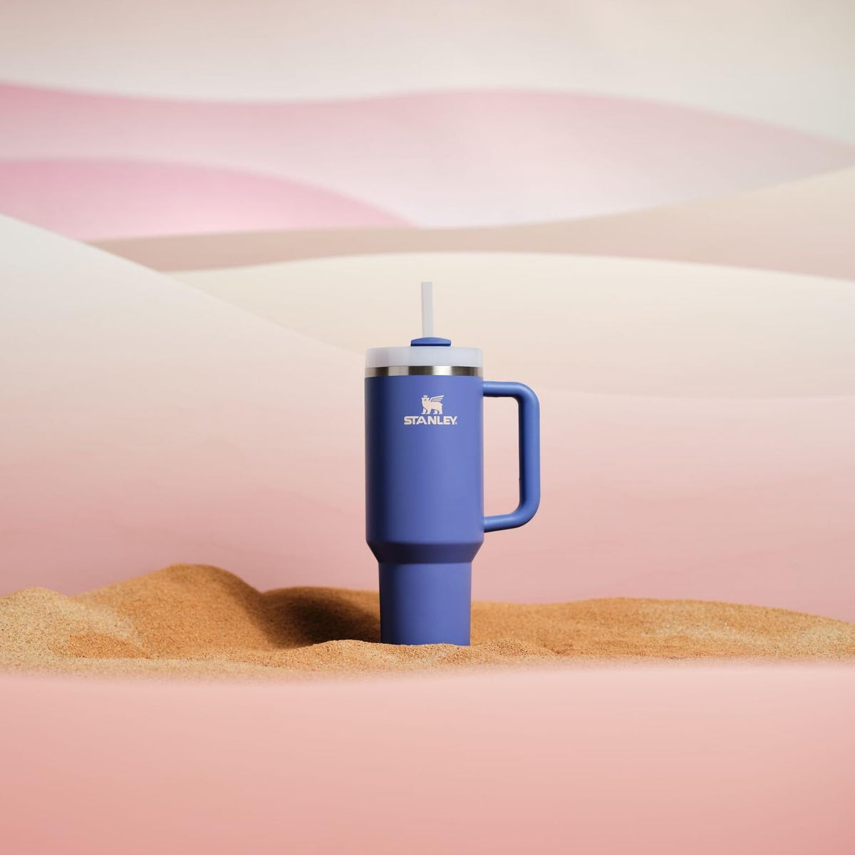 FlowState lid with three positions enables versatile sipping.