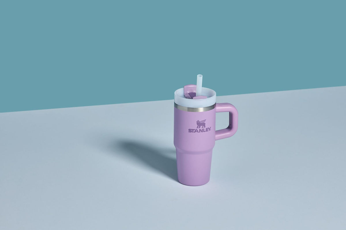STANLEY Quencher FlowState Lid three positions for leak-resistant sipping.