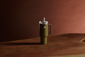 STANLEY Quencher H2.0 FlowState lid three-positions offers leak-resistant control.