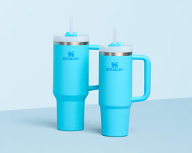 Ergonomic handle on the Stanley Quencher H2.0 for comfortable carrying during travel.