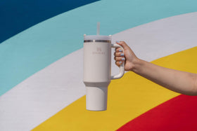 STANLEY Quencher H2.0 40 oz capacity reduces refills during long days.