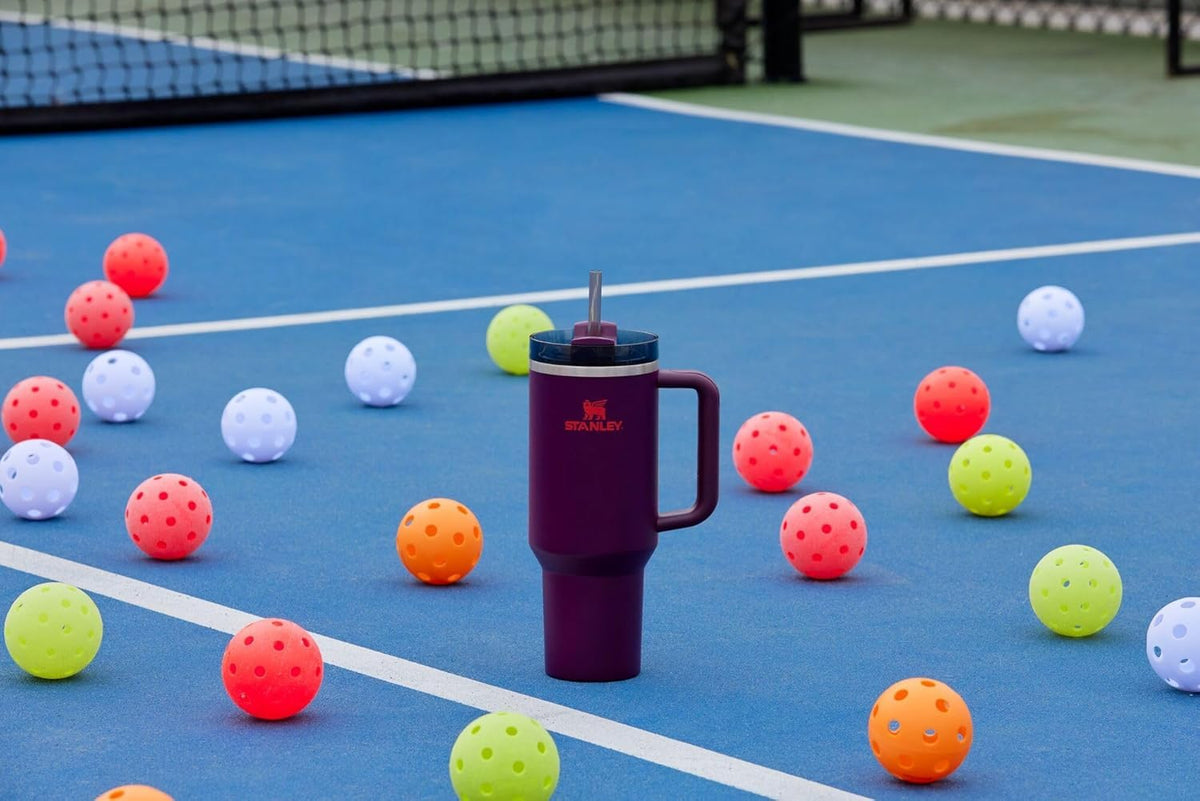 Ergonomic comfort-grip handle makes carrying comfortable on the move.