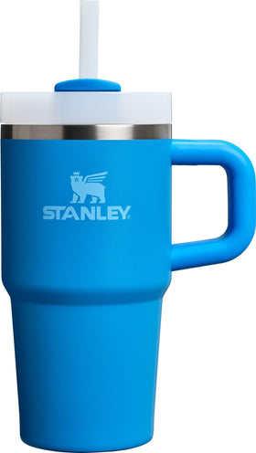 STANLEY Quencher H20 azure side view highlighting the ergonomic handle for easy transport.
