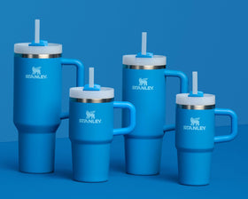 STANLEY Quencher H20 open straw lid for quick drink access on the go.