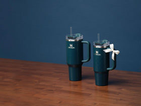 STANLEY Quencher H2.0 FlowState lid shown with three sip positions and seal.