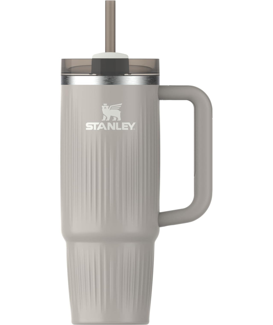 Stanley Quencher H2.0 tumbler with handle and straw, ideal for on-the-go hydration and everyday use.