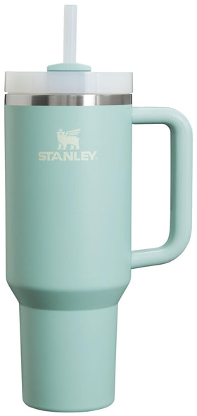 STANLEY Quencher H2.0 with handle and straw, easy to carry during workouts.