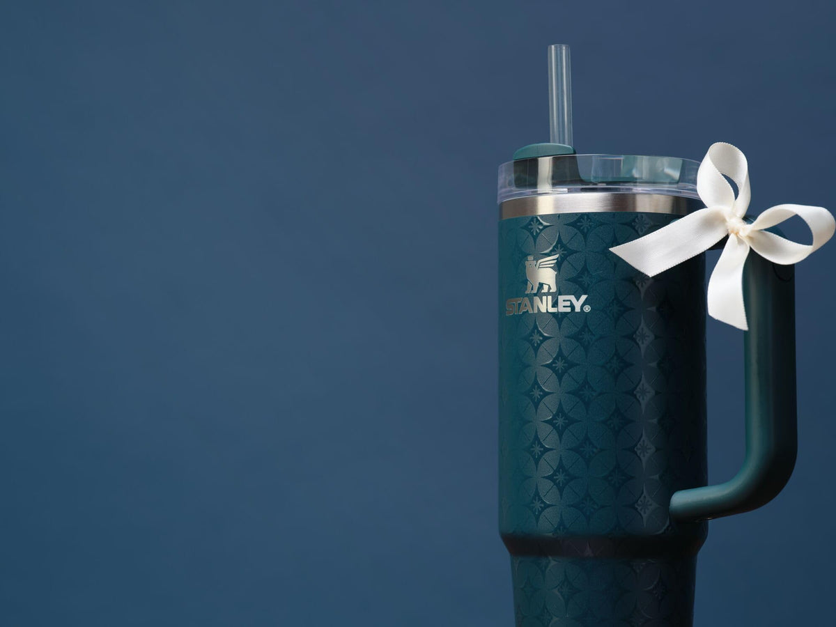 STANLEY Quencher H2.0 in festive holiday-pattern finish for gatherings.