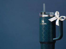 STANLEY Quencher H2.0 in festive holiday-pattern finish for gatherings.