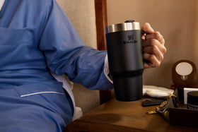 STANLEY Suburban Mug in car cup holder, travel-friendly design.