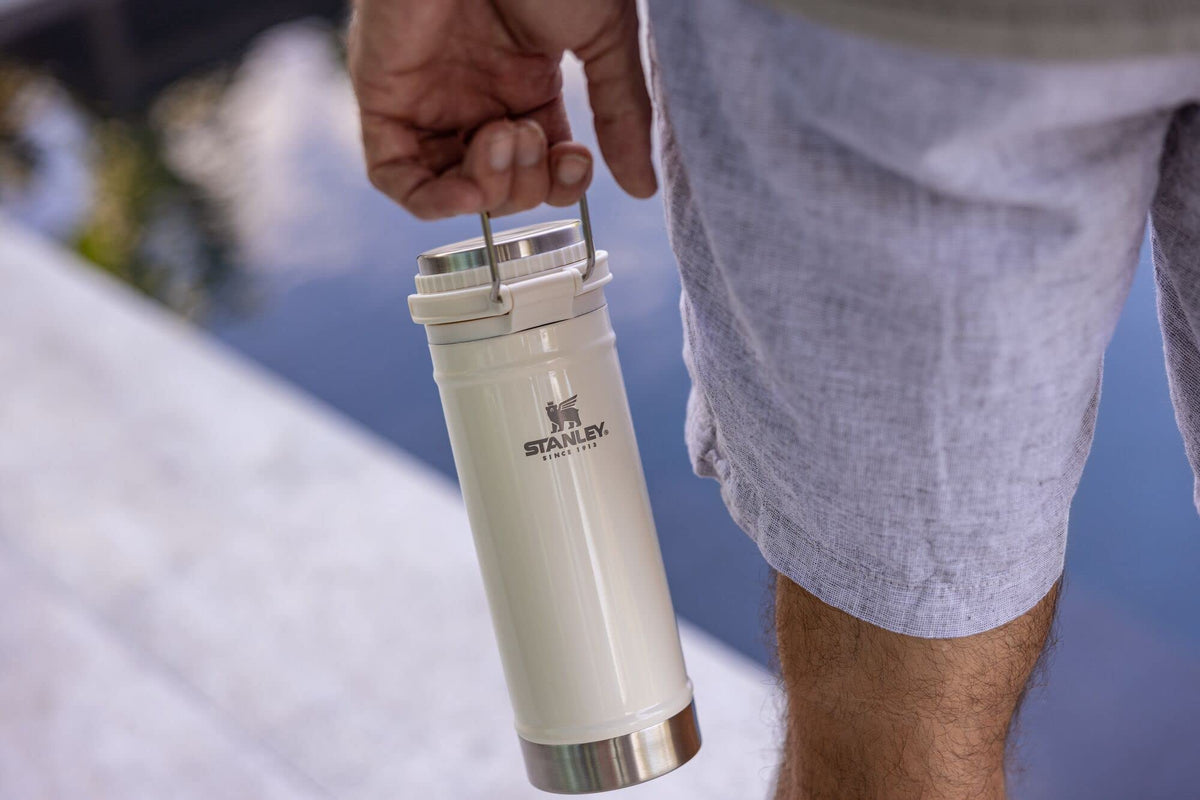 Leakproof lid design prevents spills during travel