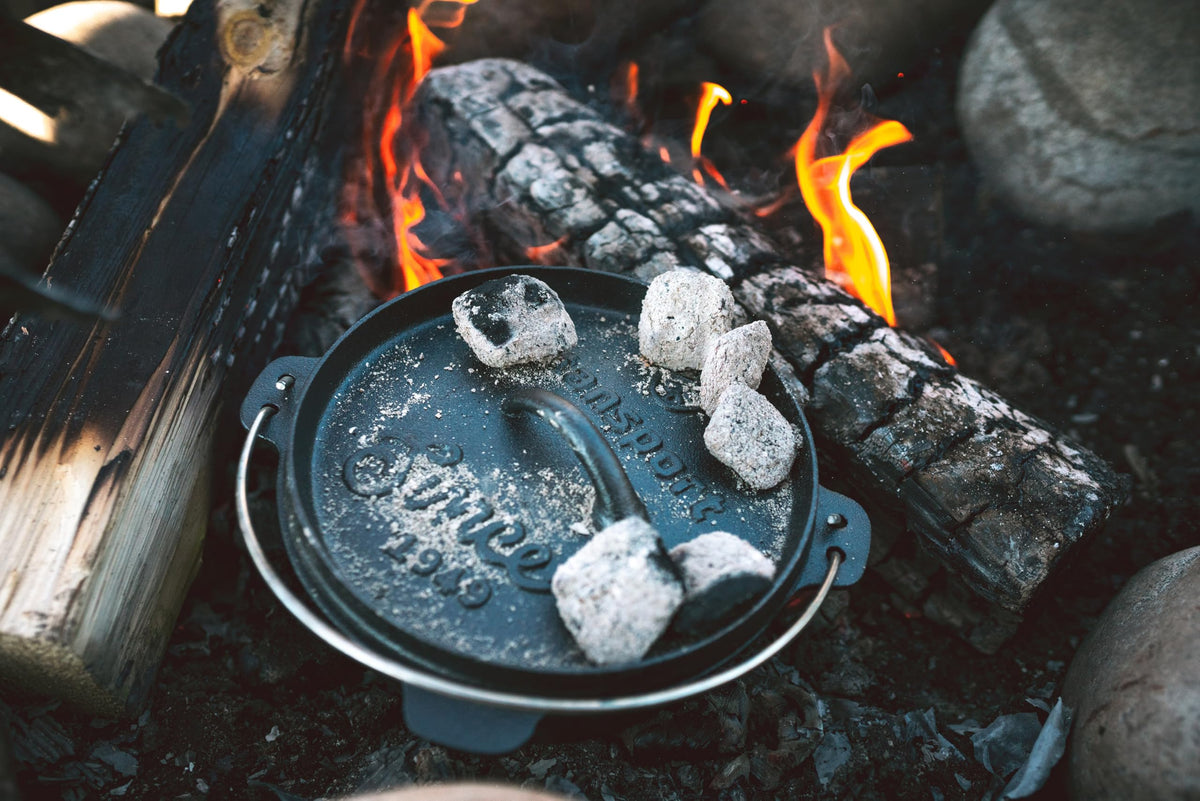 Stansport flat-bottom Dutch oven designed for stovetop use