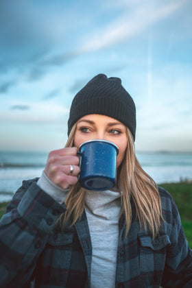 Stansport enamel mug 12oz blue durability test against scratches.