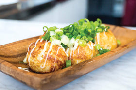 StarBlue Takoyaki Maker durable-aluminum construction withstands regular use.
