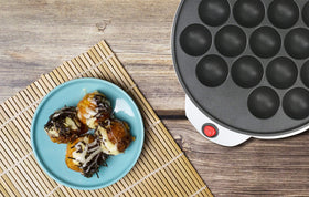 StarBlue Takoyaki Maker nonstick surface reduces sticking and easy turning.