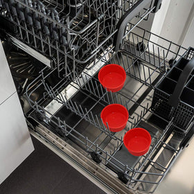 Staruby mini-cake molds enable portion-controlled servings.