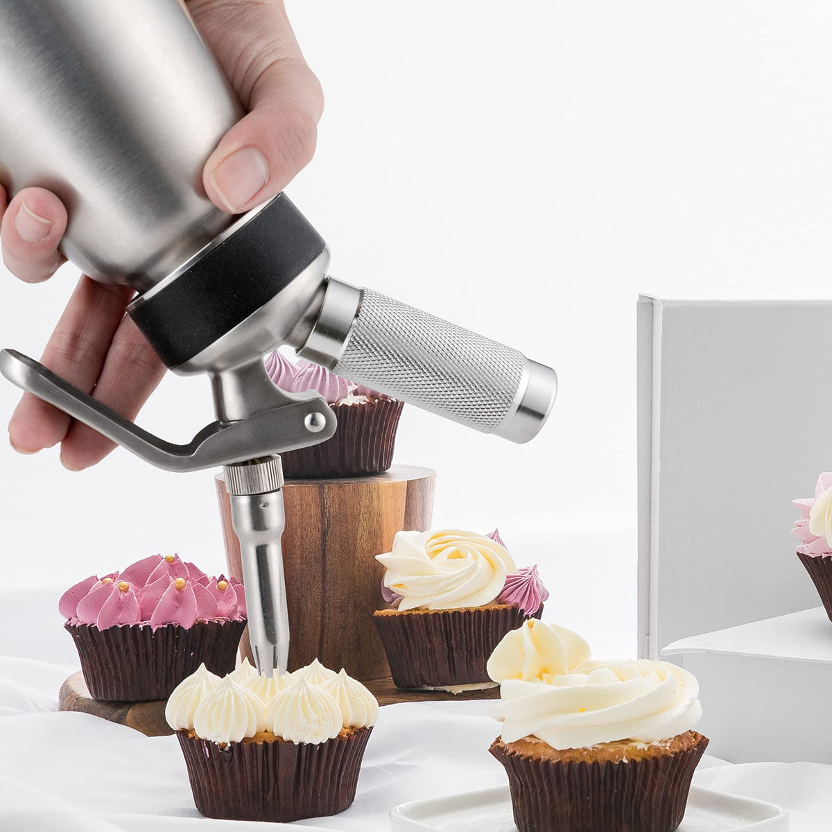 StarWhip deluxe packaging with window showcases premium product quality.