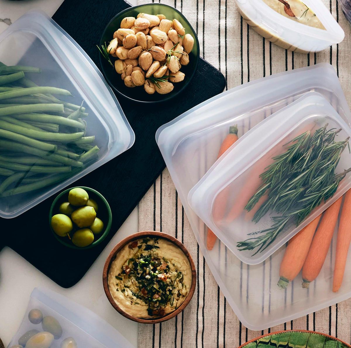 Stasher sandwich bag keeps lunches fresh with 28oz capacity.