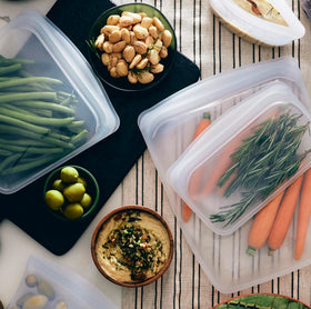 Stasher sandwich bag keeps lunches fresh with 28oz capacity.