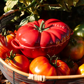 STAUB easy-to-clean glaze keeps the cocotte ready for next use.