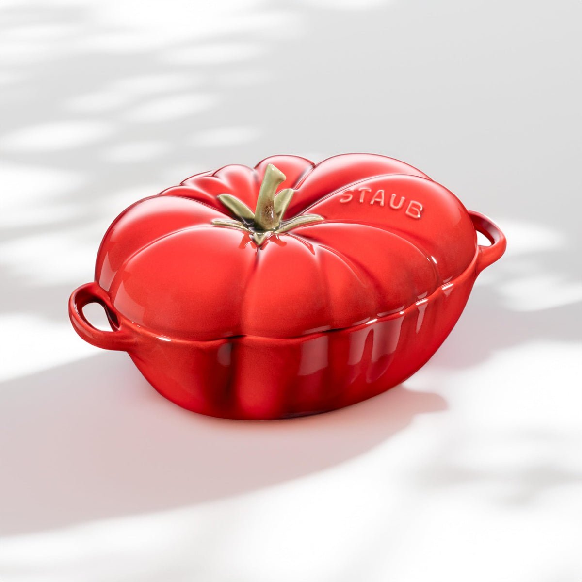 STAUB ceramics porcelain finish offers scratch resistance and a smooth clean look.