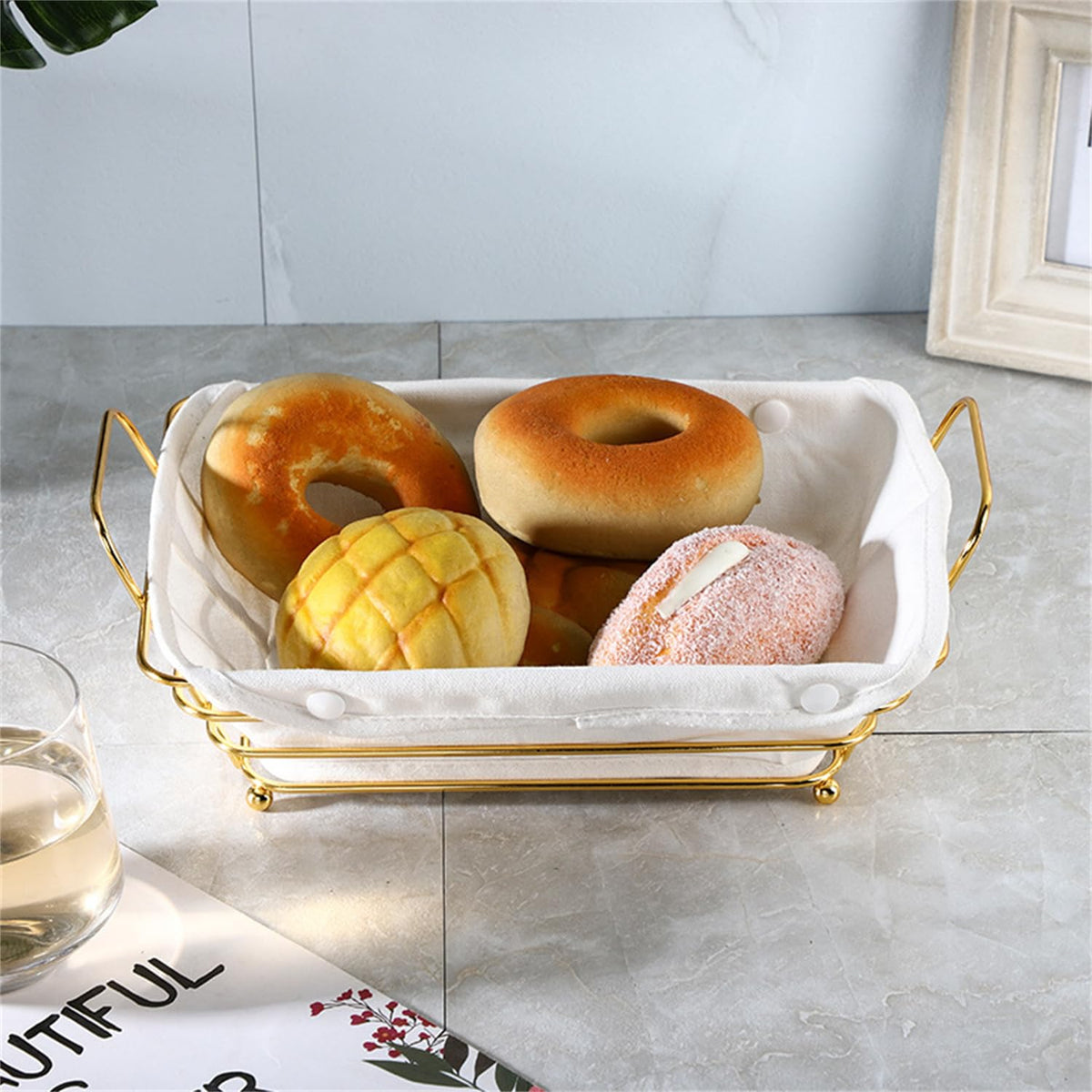 Sthrucrack breathable fruit dish with holes promotes even ripening and airflow.