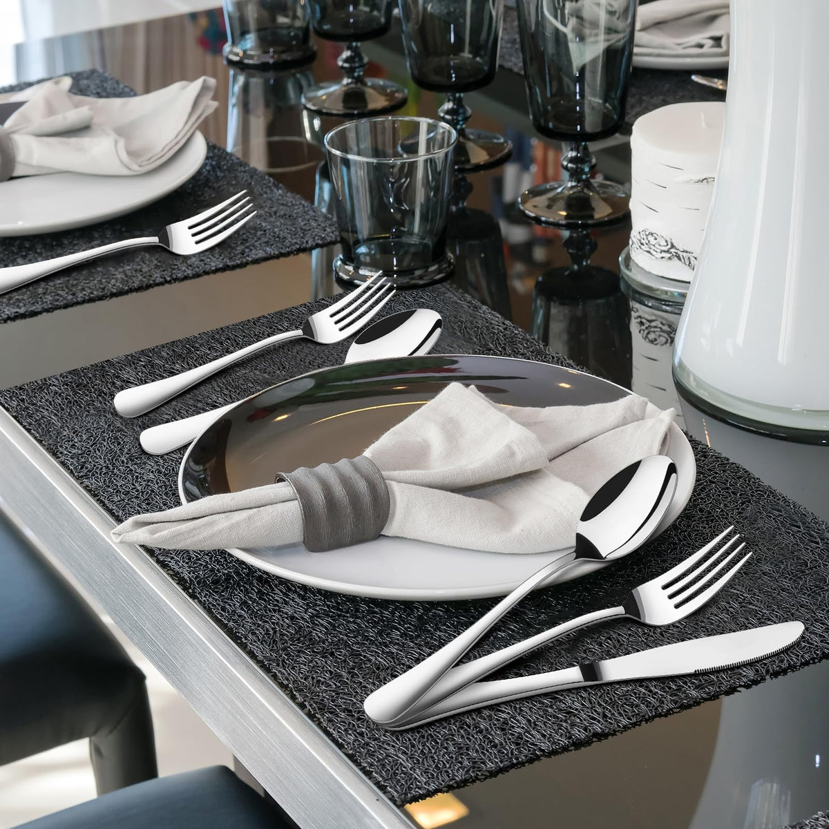 STILLOYE 40-piece silverware set dinner spoons with balanced weight for easy scooping.
