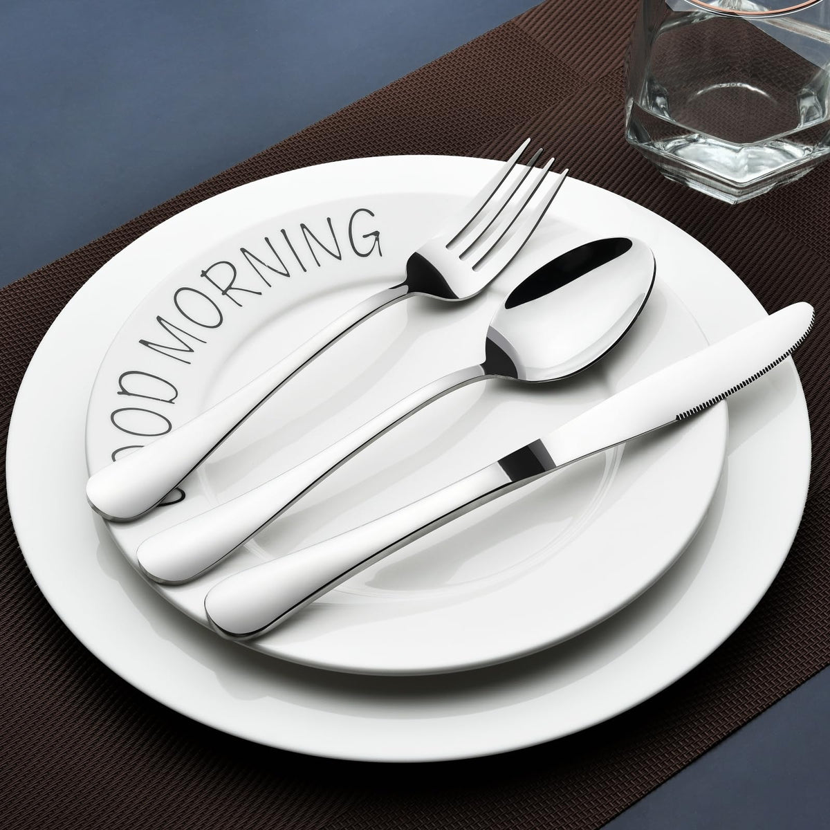STILLOYE 40-piece silverware set dishwasher-safe for easy cleaning after meals.