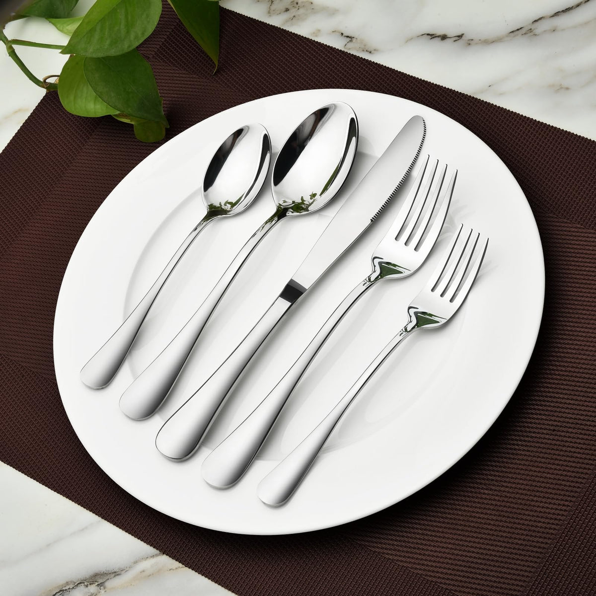 STILLOYE 40-piece silverware set gift box ready for weddings and housewarmings.