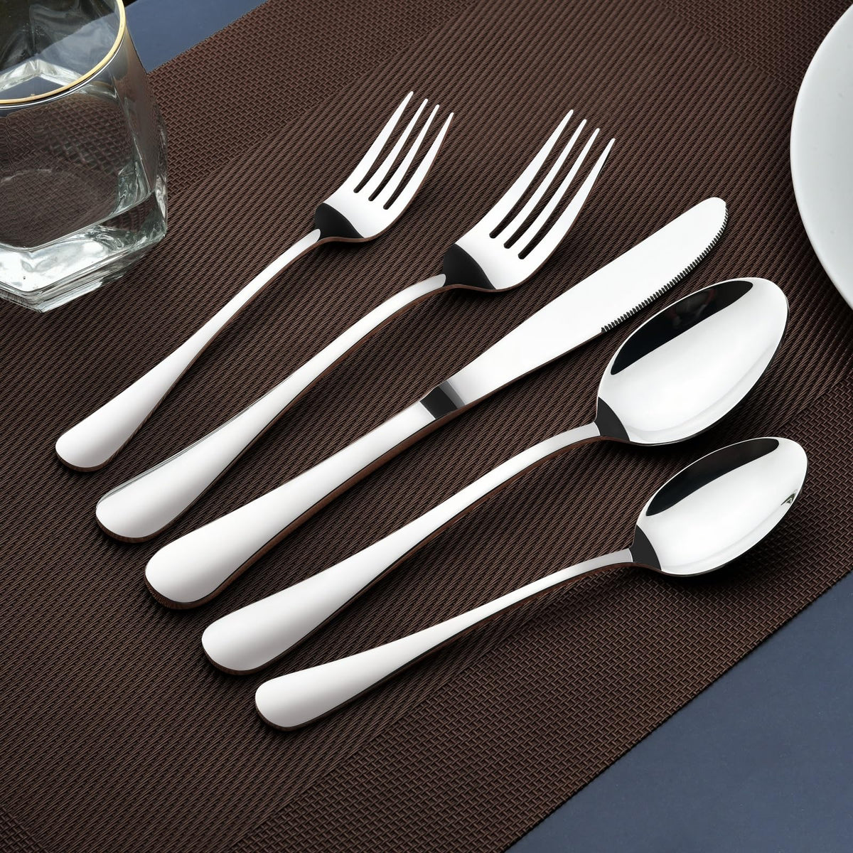 STILLOYE 40-piece silverware set teaspoons versatile for coffee and daily desserts.