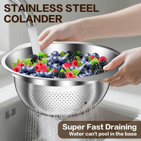 Stockpot colander with smooth edges offers comfortable handling when draining.