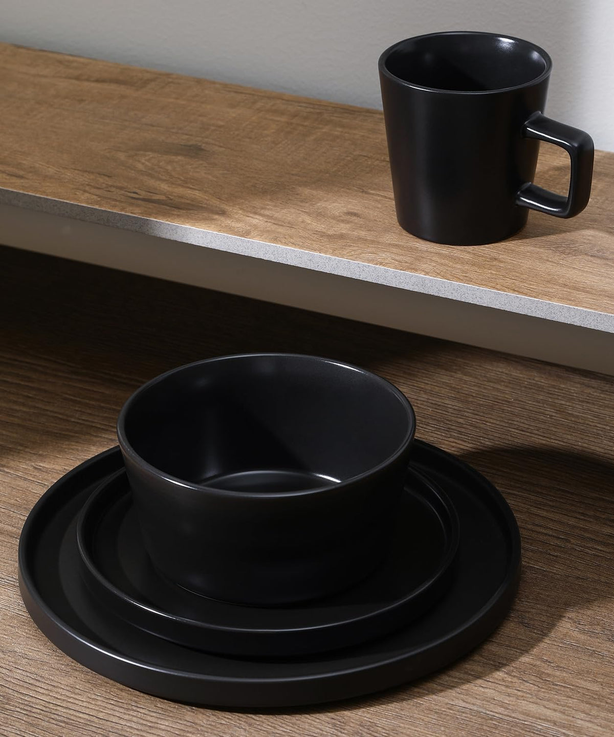 Celina dinner plate with lipped rim highlighting modern details.