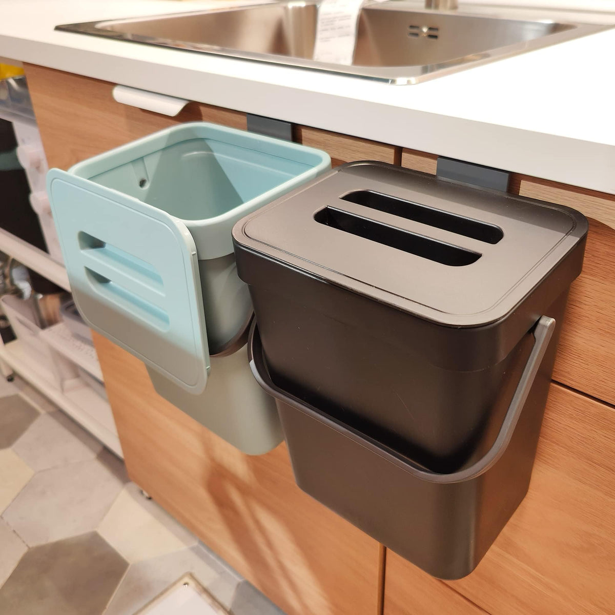 Stonespace kitchen compost bin with lid for hanging installation and odor control.