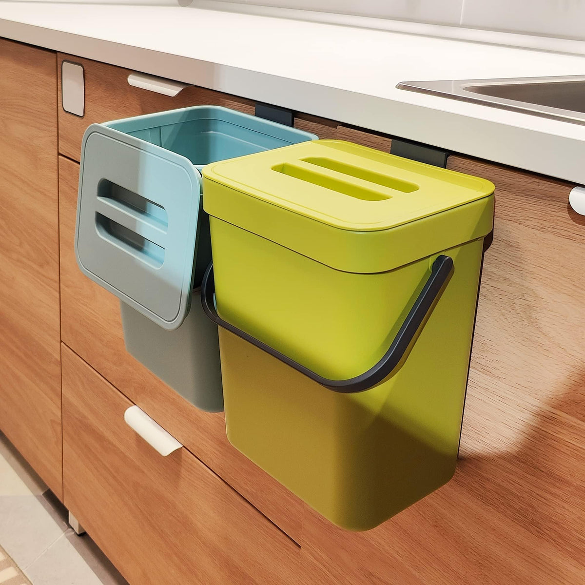 Stonespace small kitchen trash can with lid on countertop keeps odors contained.