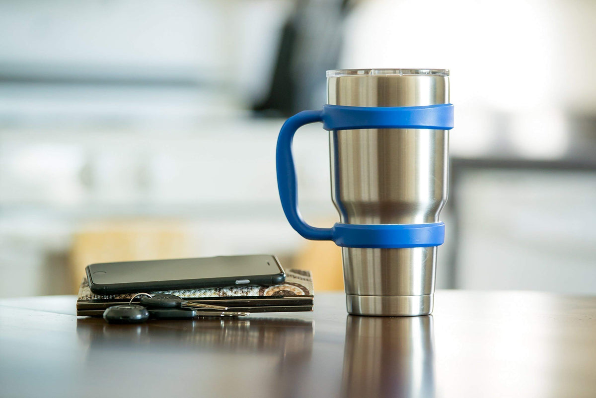 STRATA CUPS ergonomic grip offers comfortable hold from any angle.