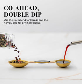 STYLED SETTINGS measuring spoons with US and metric markings for precise recipes.
