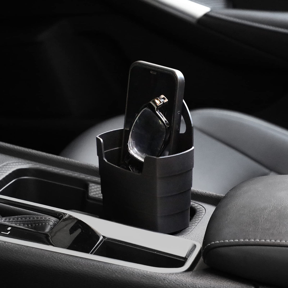 SUADEN multipurpose tray essentials keeps items organized on trips.