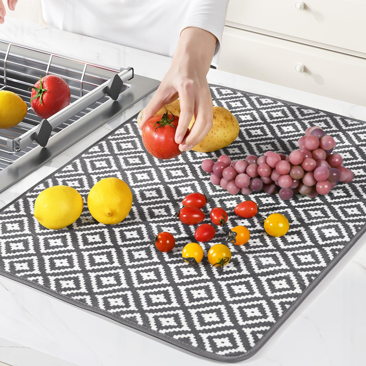 Subekyu dish-drying mat drip-catching under rack keeps countertops tidy and dry