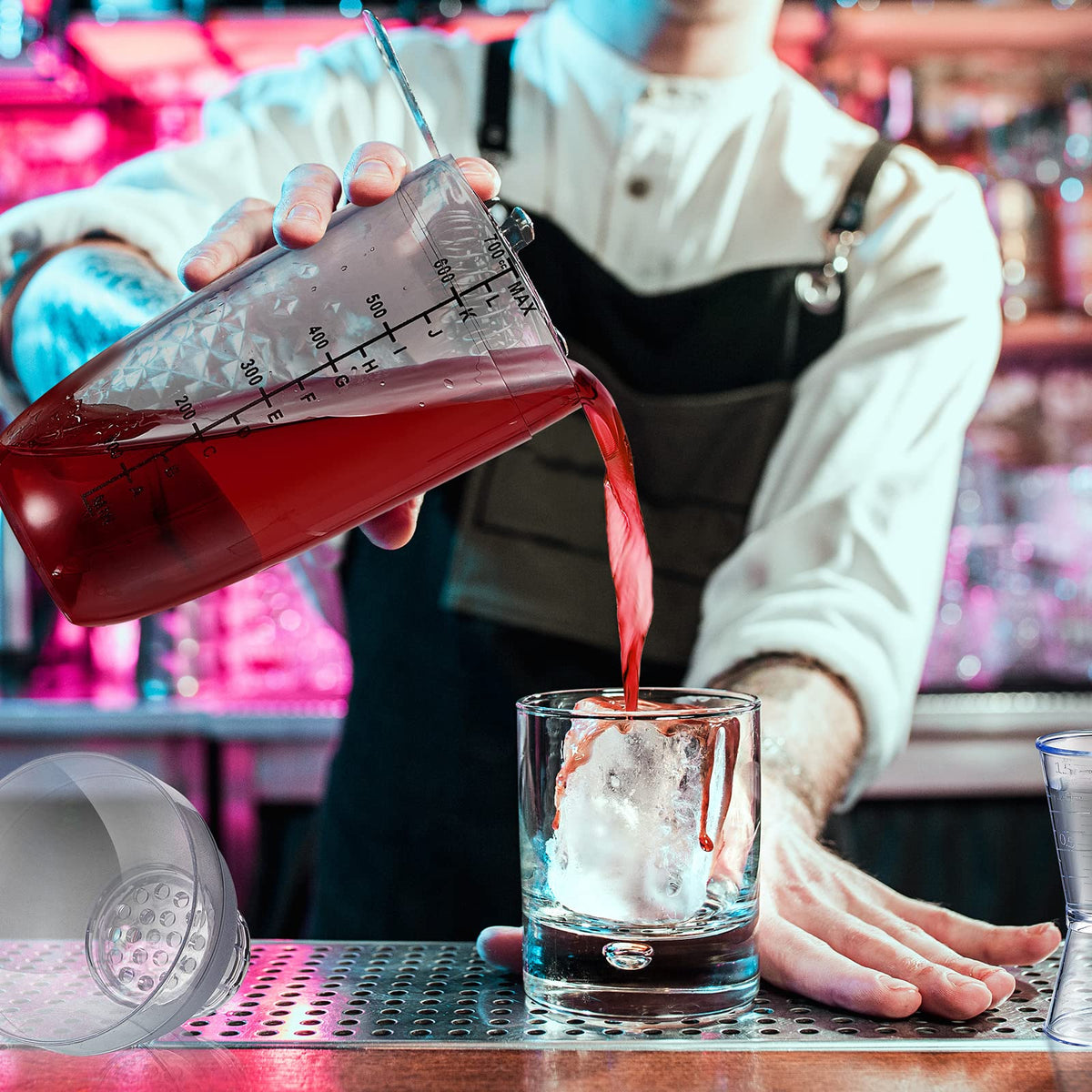 Suclain transparent scale for quick visual checks while mixing drinks.