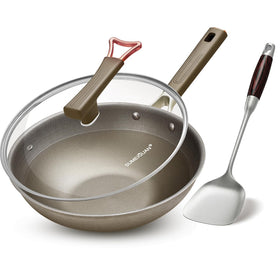 SUMEIGUAN 13-inch titanium wok pan with nonstick interior for quick, even cooking.